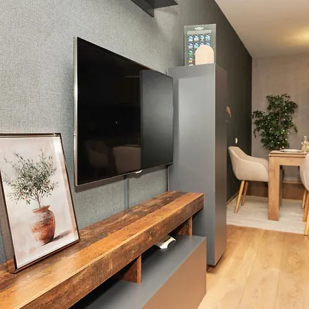 Center With Parking Apartman *