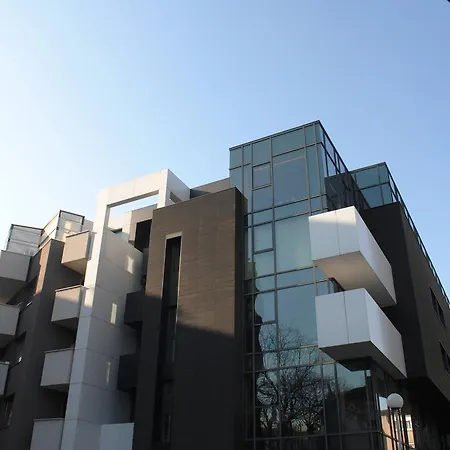Center - Free Parking