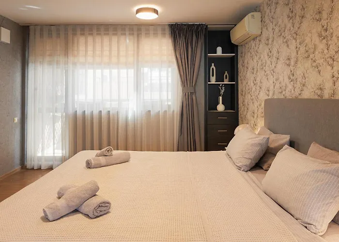 Center With Parking Apartman